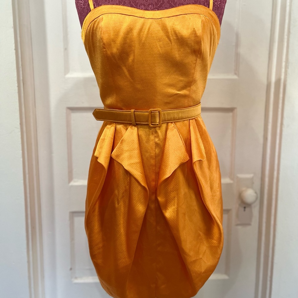 Calvin Klein Orange Nylon mini dress w/belt. Size 6